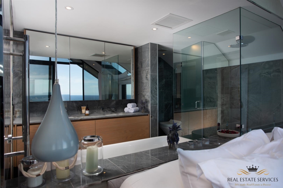4 Bedroom Property for Sale in Herolds Bay Western Cape